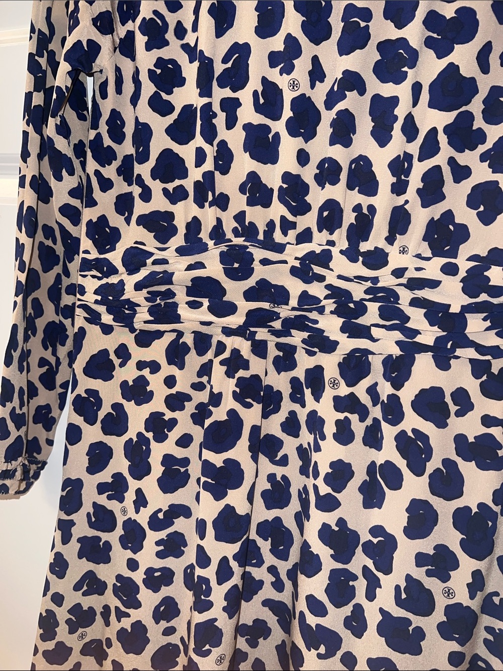 Tory Burch Beige and Navy Blue Leopard-Print Long Sleeve Dress - Picture 6 of 6